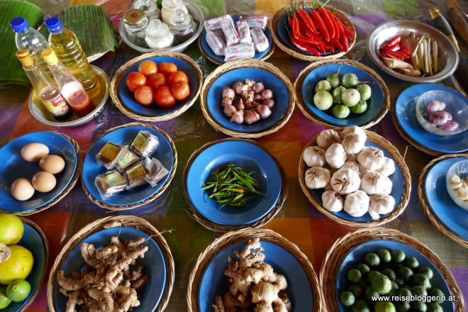 Kochkurs auf Bali - auf dem Tisch sind viele Zutaten für die Bali Cooking Class zu sehen Kochkurs auf Bali - Cooking Class Bali